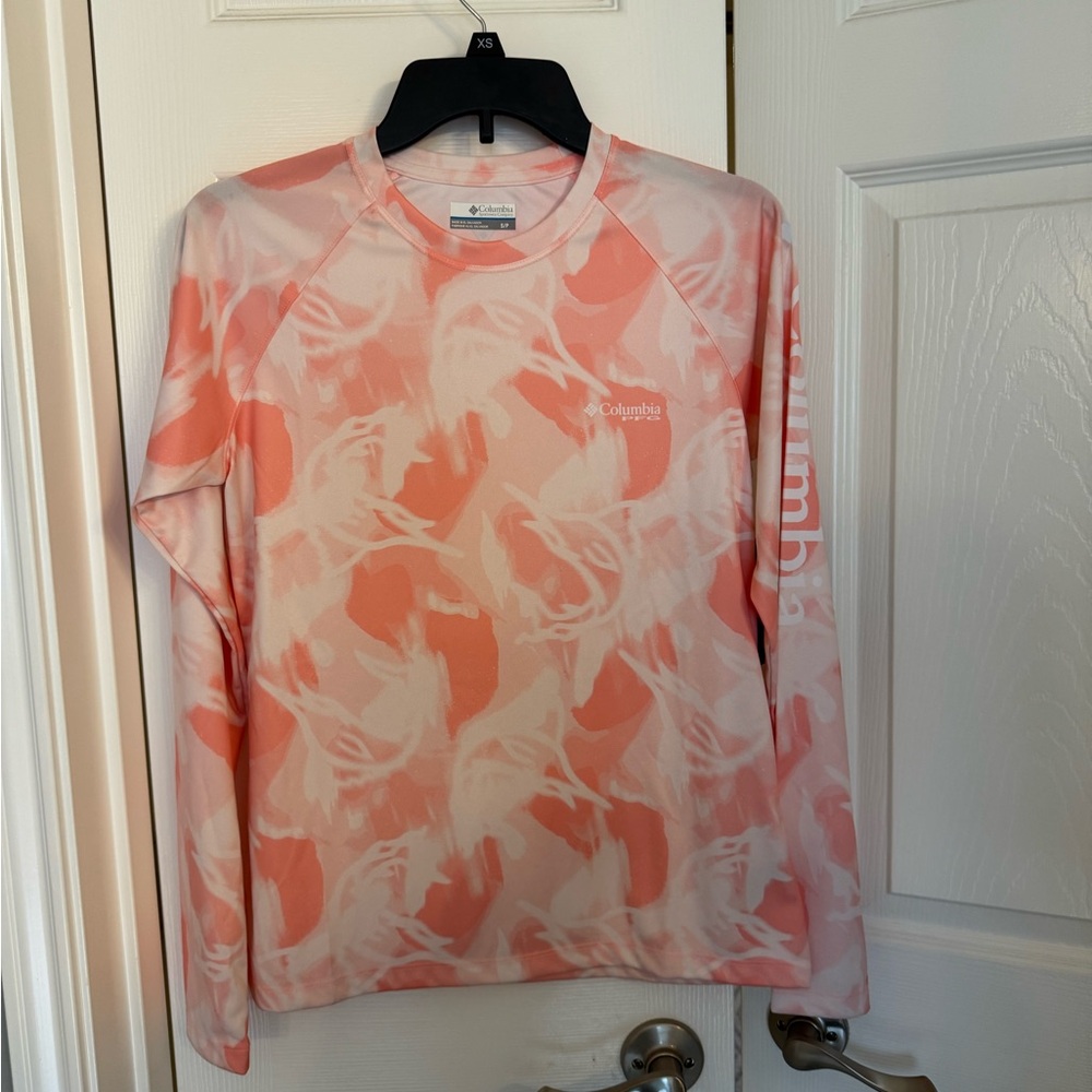 Columbia Women’s long sleeve PFG shirt , size small